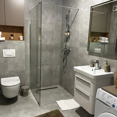 Merak2 Apartment- Free Garage Parking 公寓 *